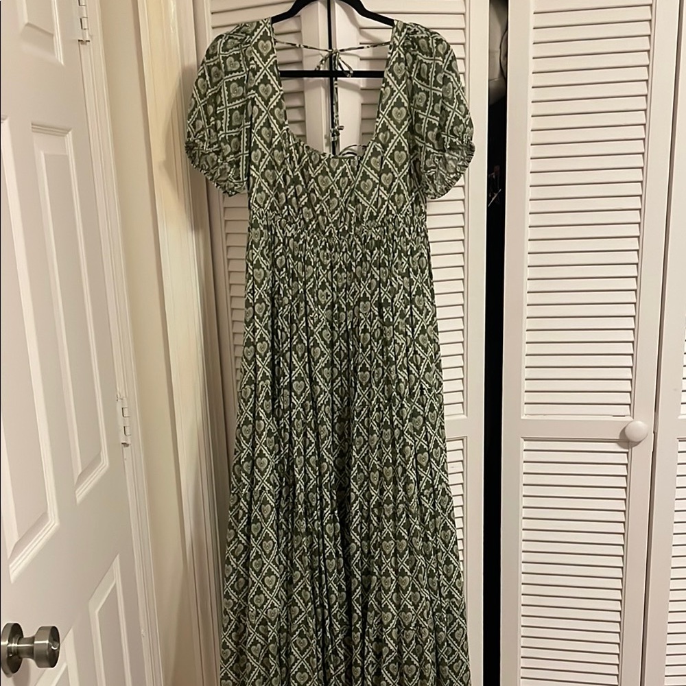 Elegant Green Patterned Maxi Dress